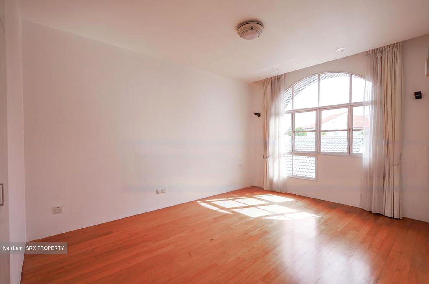 Sennett Avenue (D16), Semi-Detached #429675601